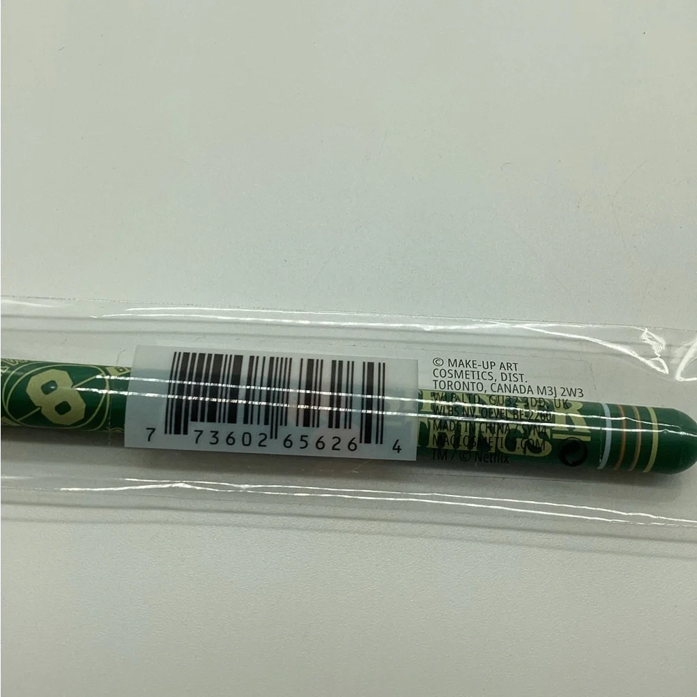 MAC Stranger Things 217SES Synthetic Blending Eye Brush - Brand New In Package